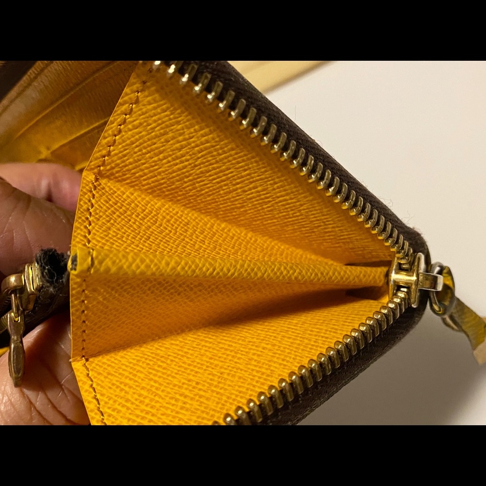Authentic lv - Picture 5 of 15